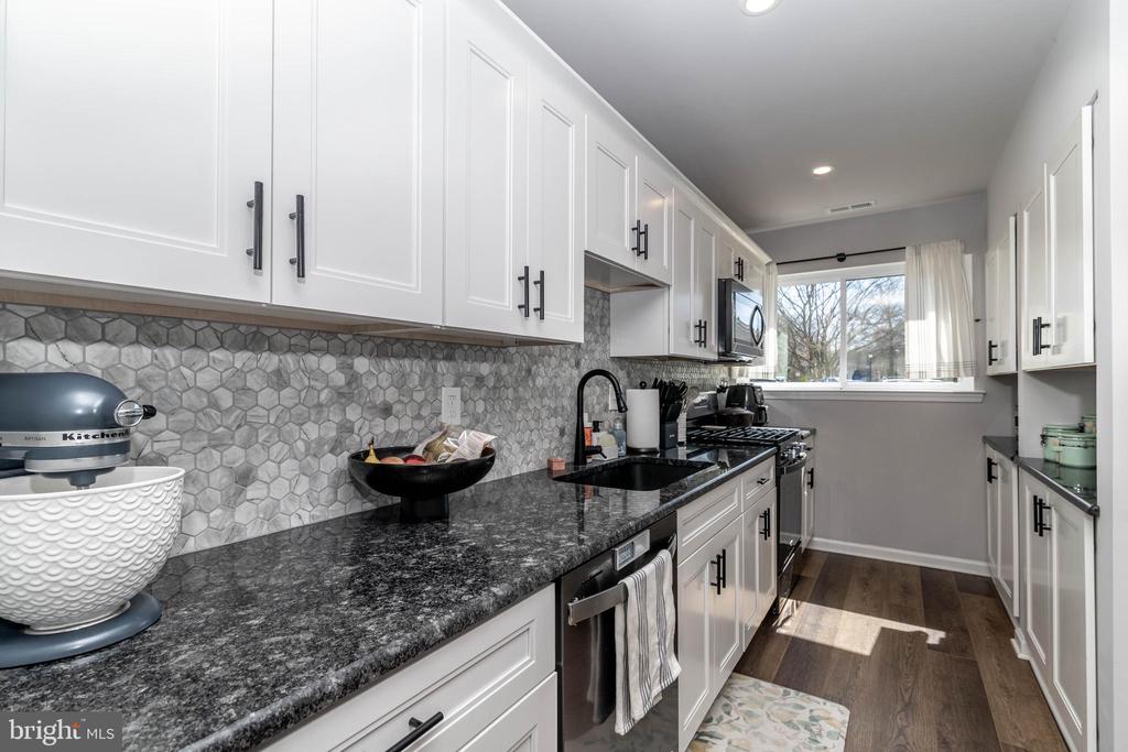 45 VIBURNUM LN