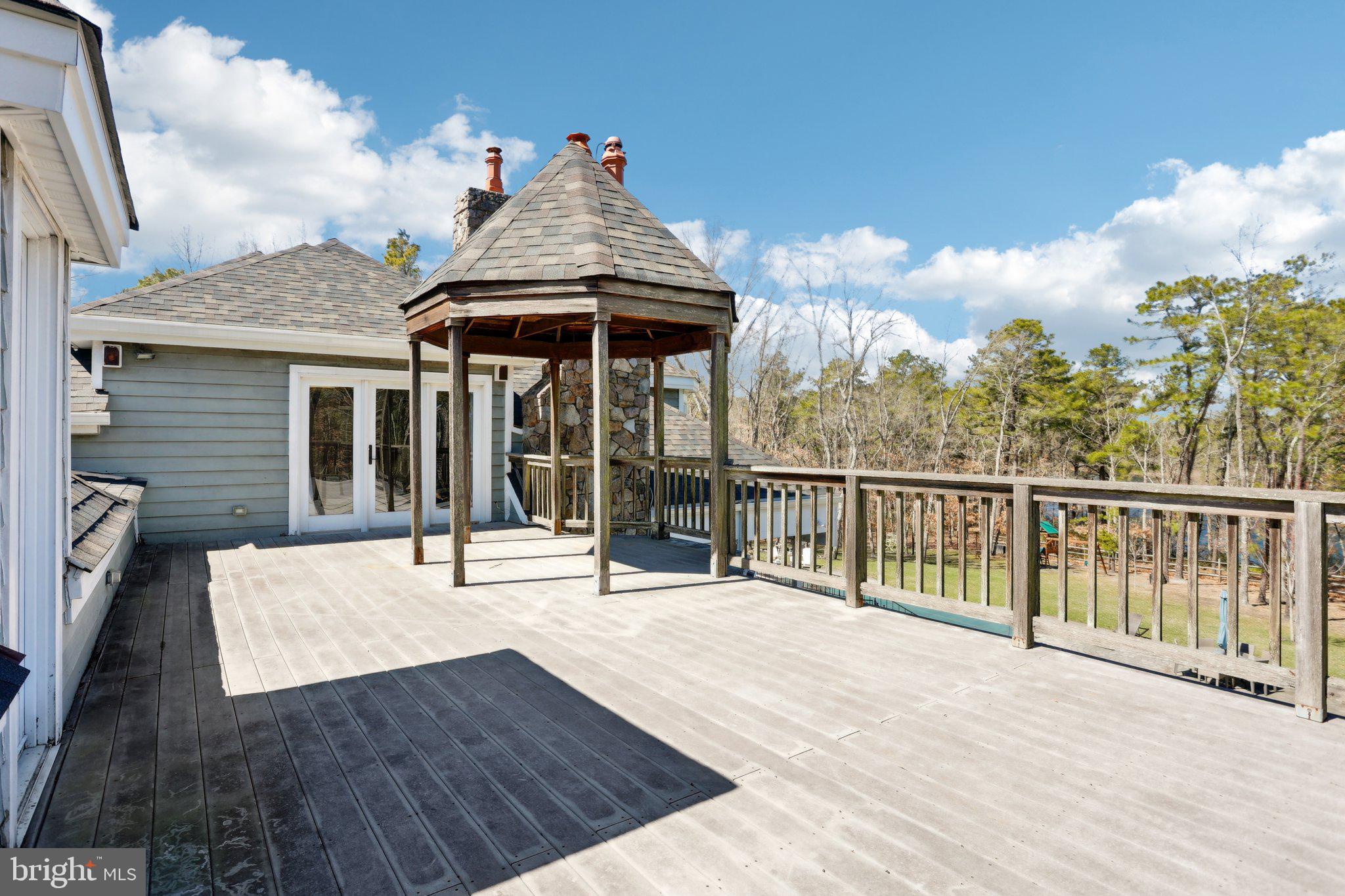 16 High Point Dr