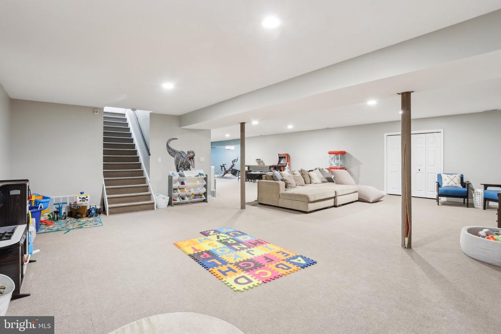 16 High Point Dr