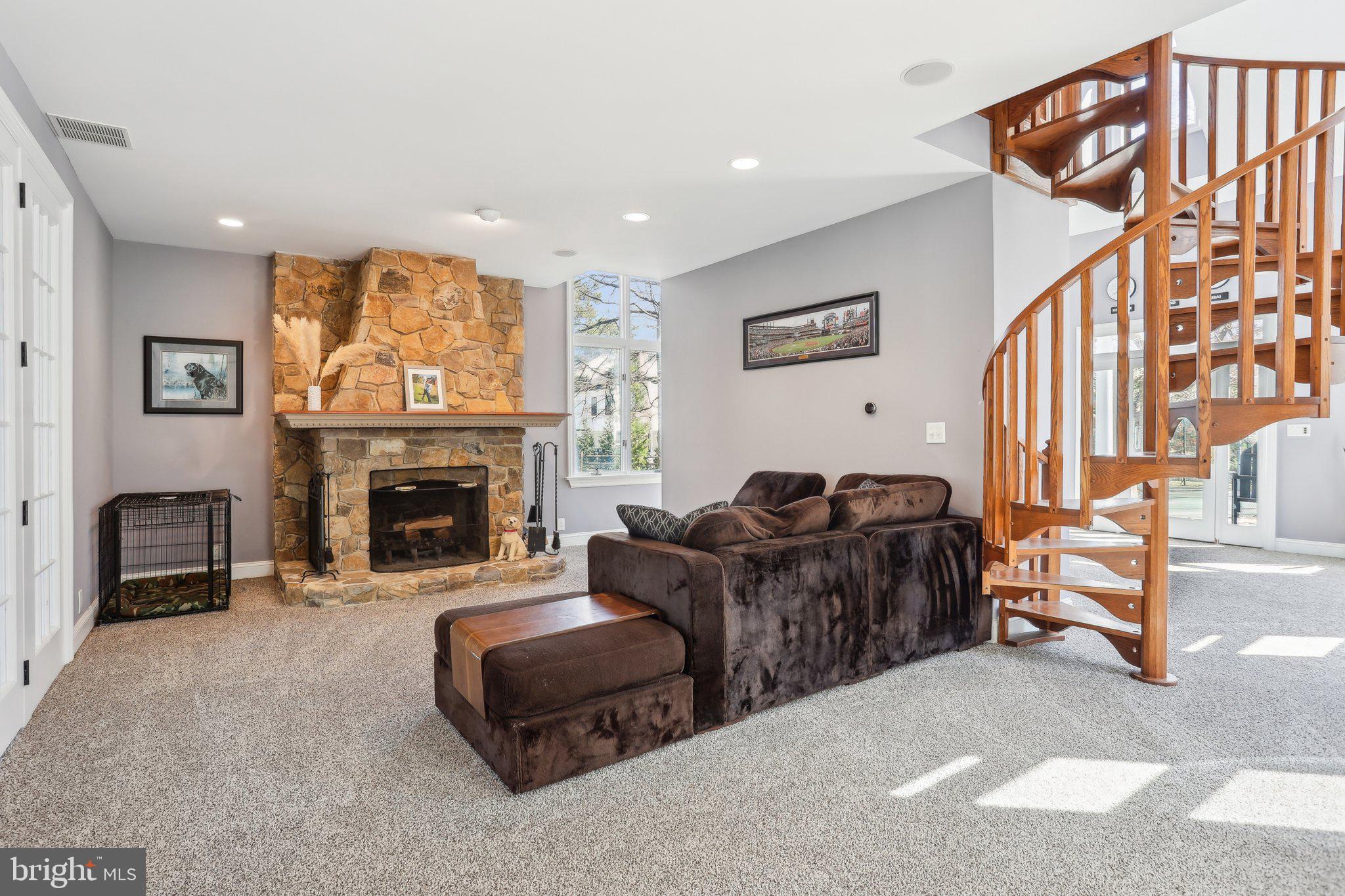 16 High Point Dr