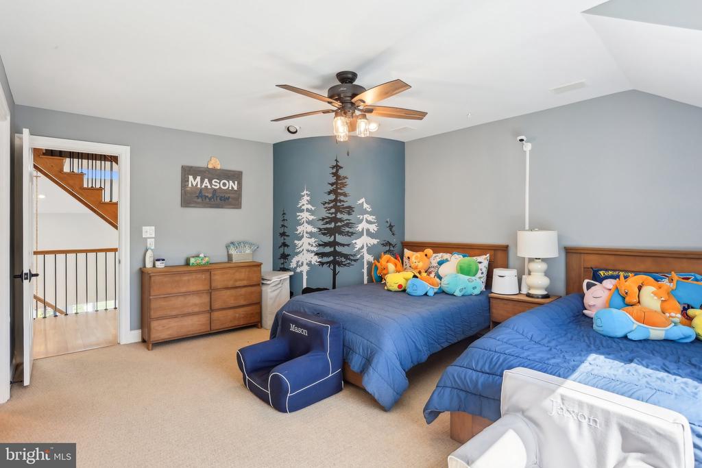 16 High Point Dr