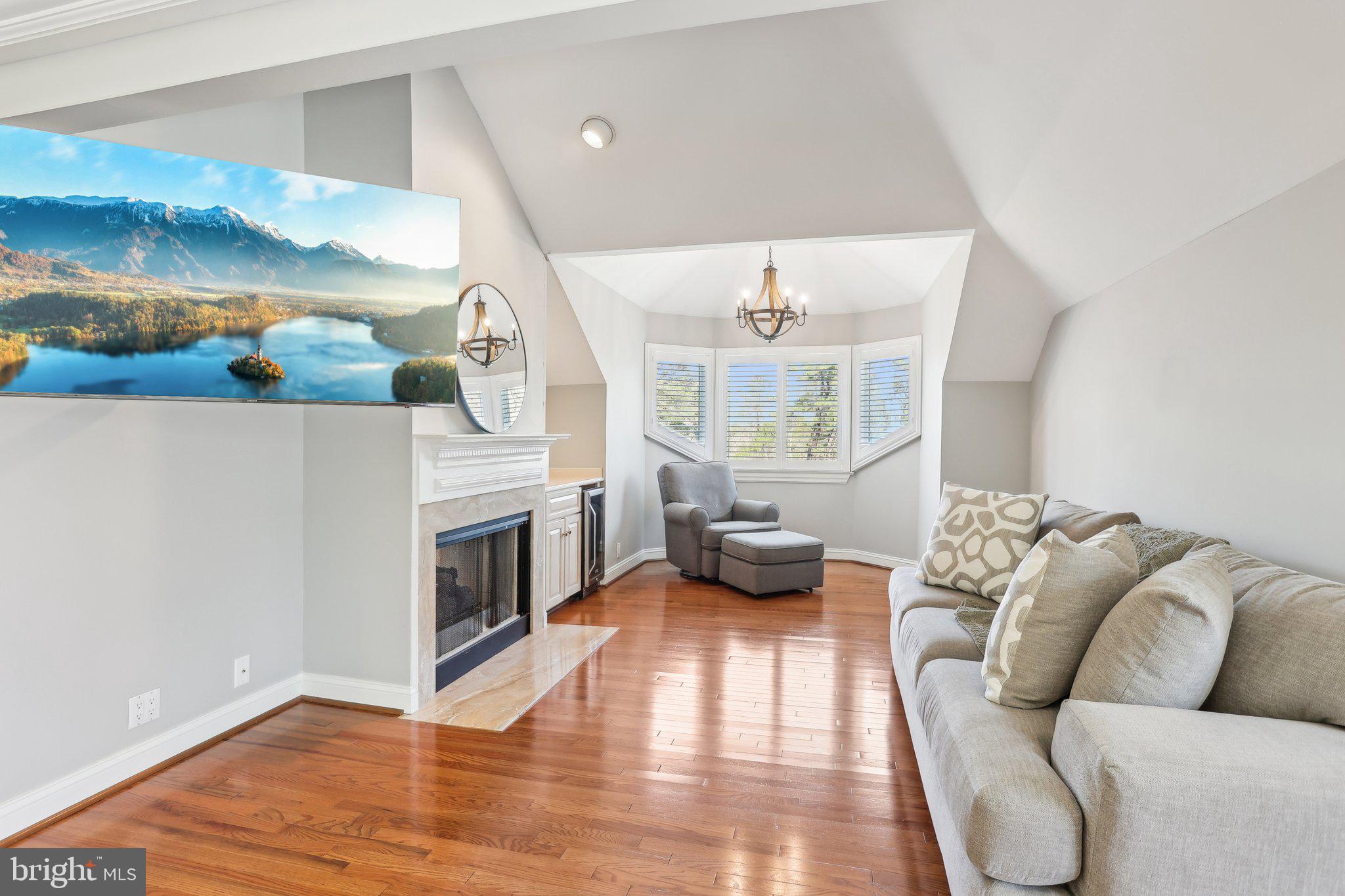 16 High Point Dr