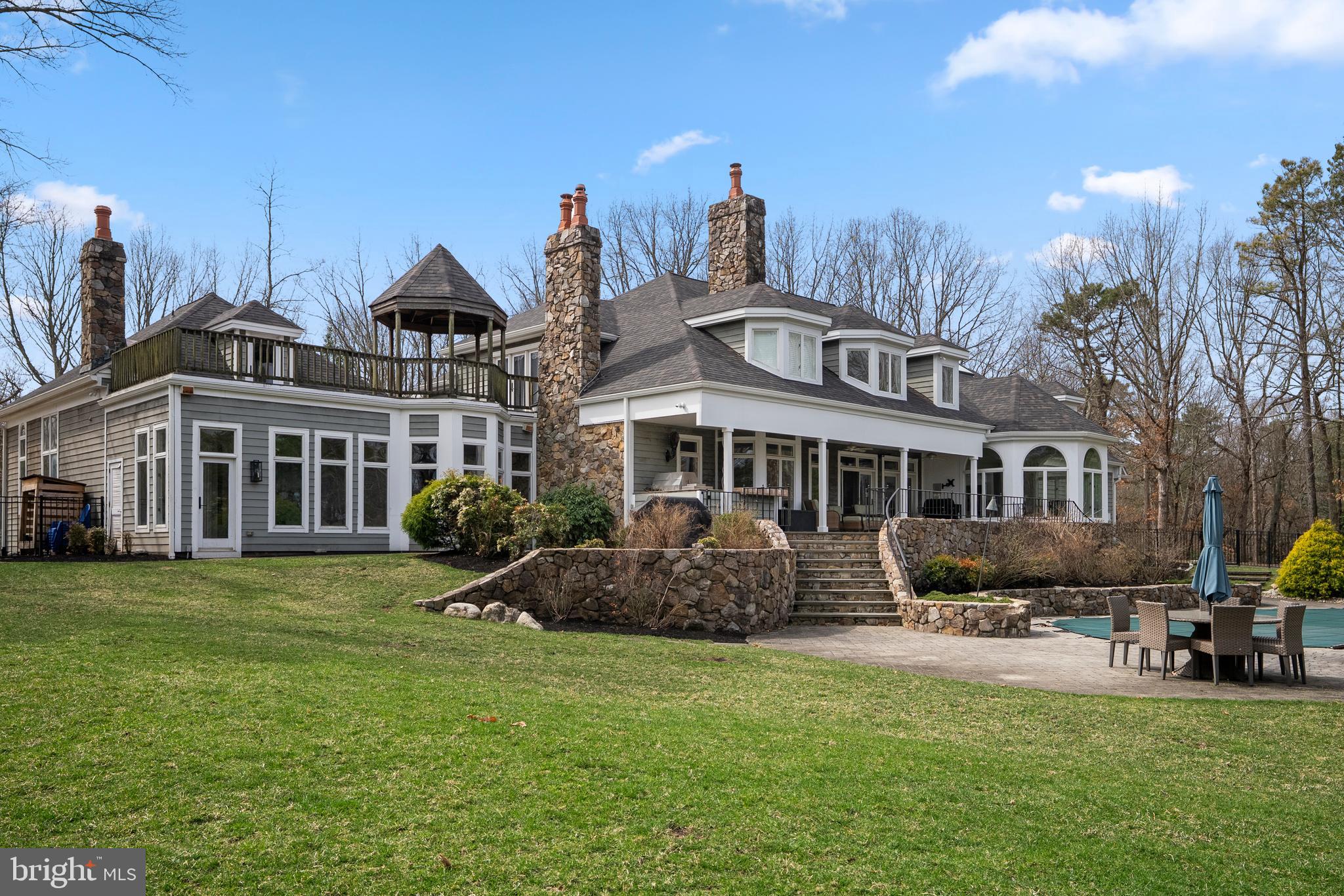 16 High Point Dr