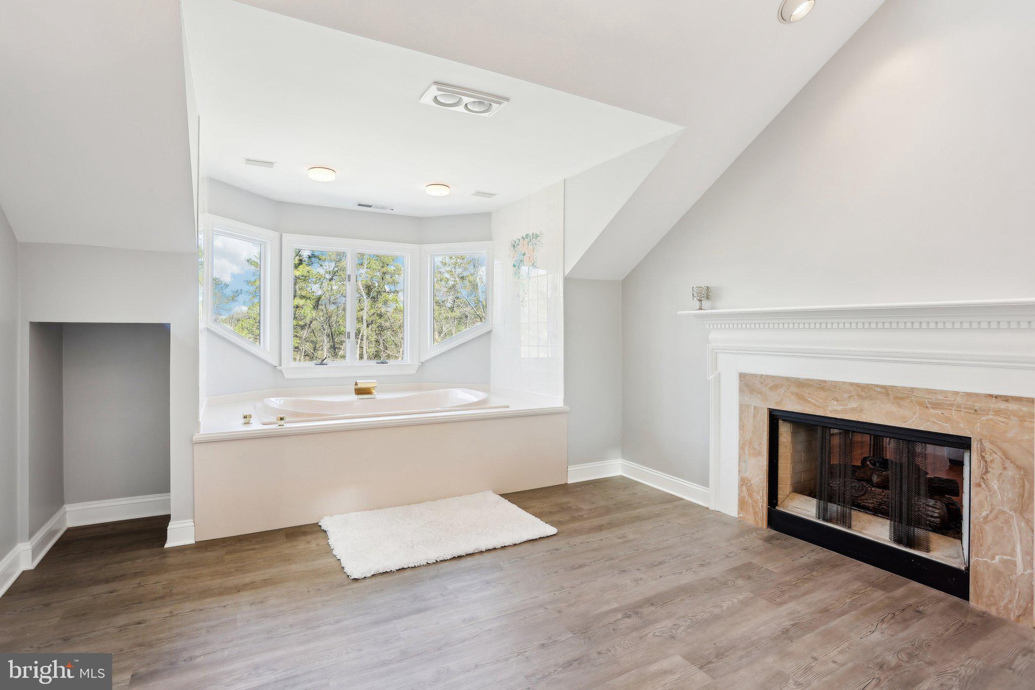 16 High Point Dr