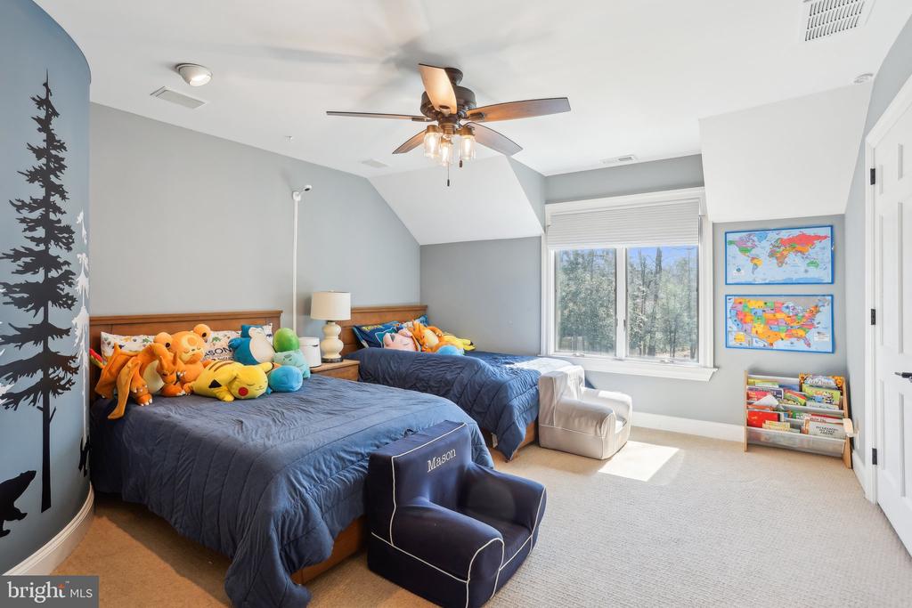 16 High Point Dr