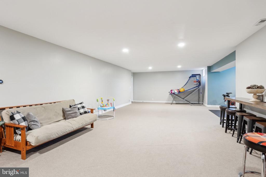 16 High Point Dr