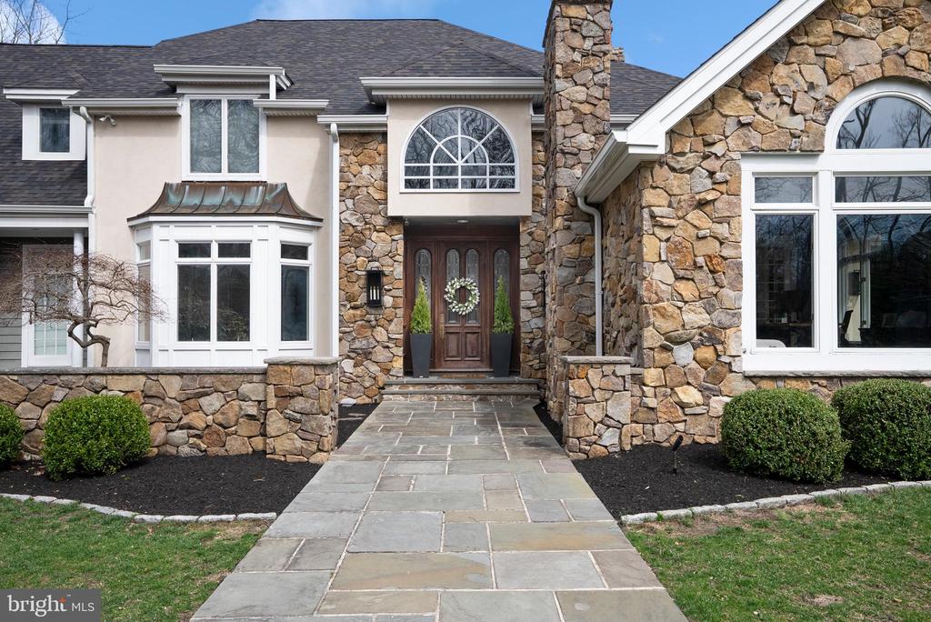 16 High Point Dr