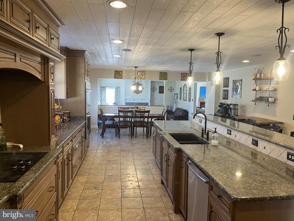 38 COUNTRY SQUIRE LANE