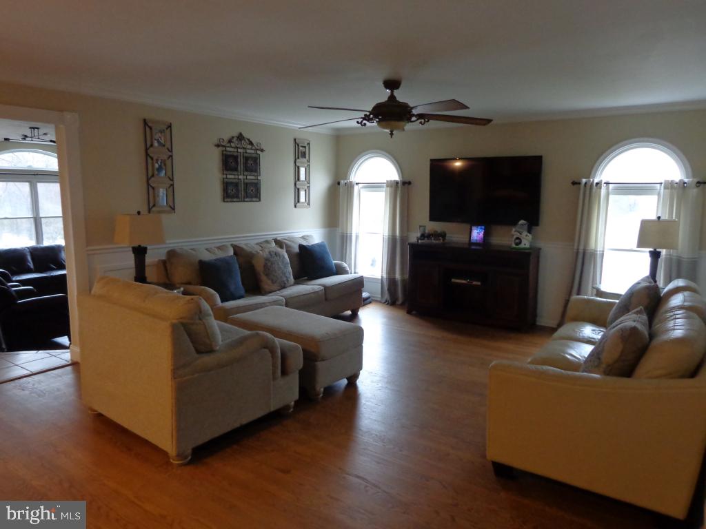 38 COUNTRY SQUIRE LANE