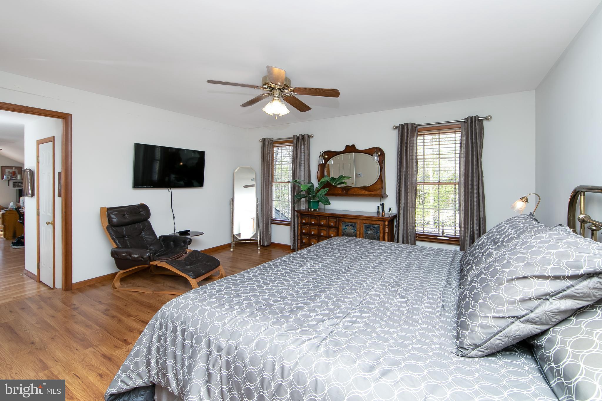 10 OAK TREE COURT