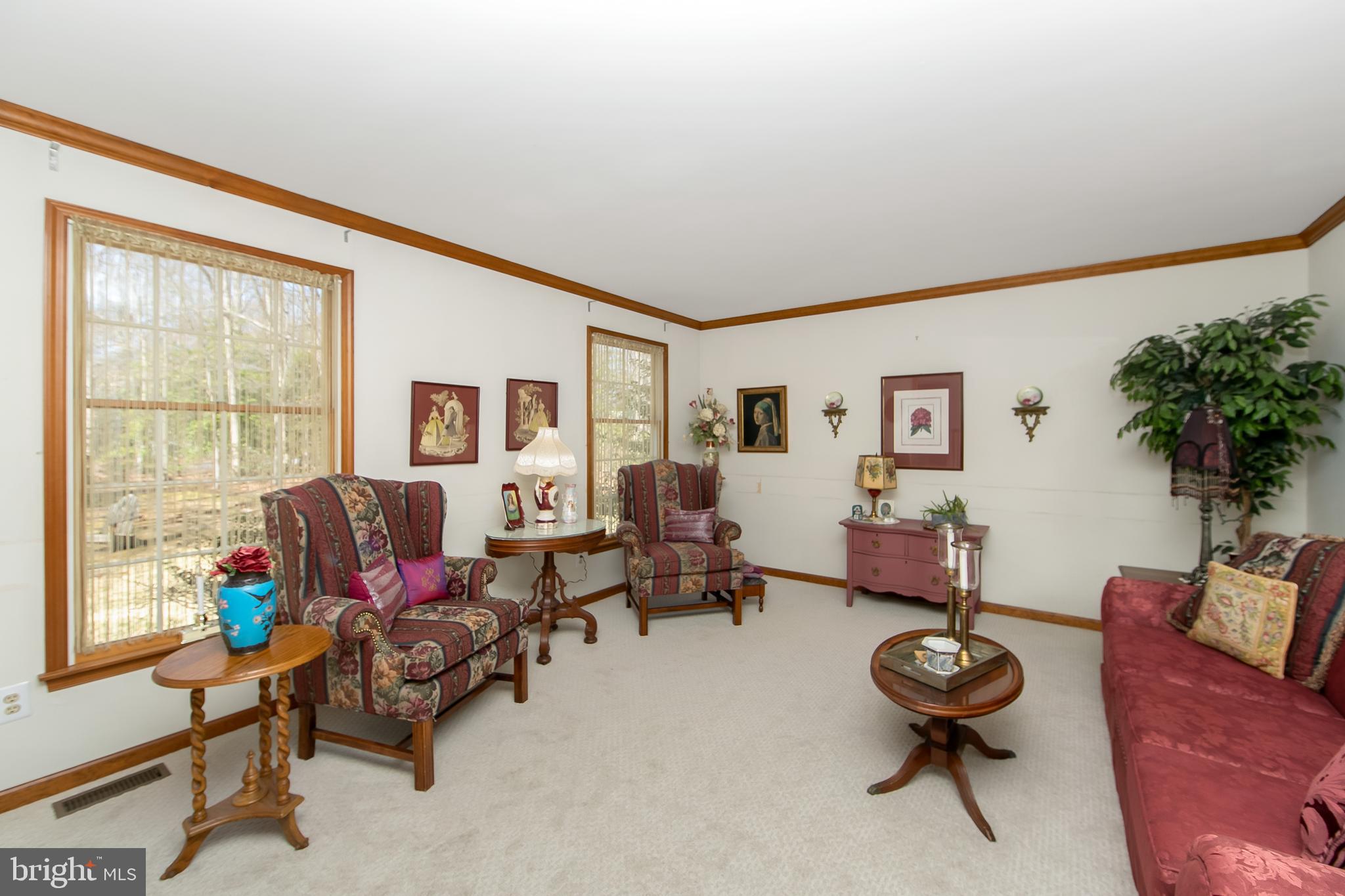 10 OAK TREE COURT