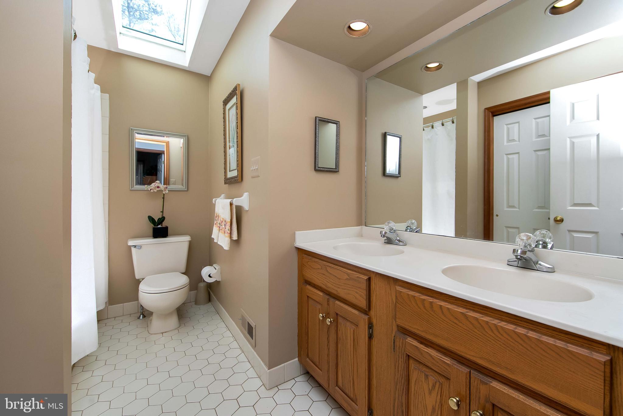 10 OAK TREE COURT