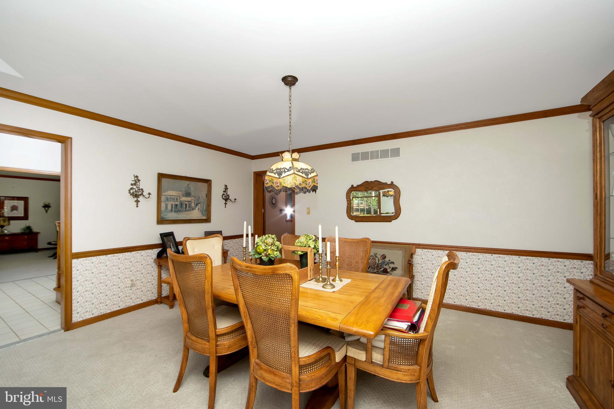 10 OAK TREE COURT