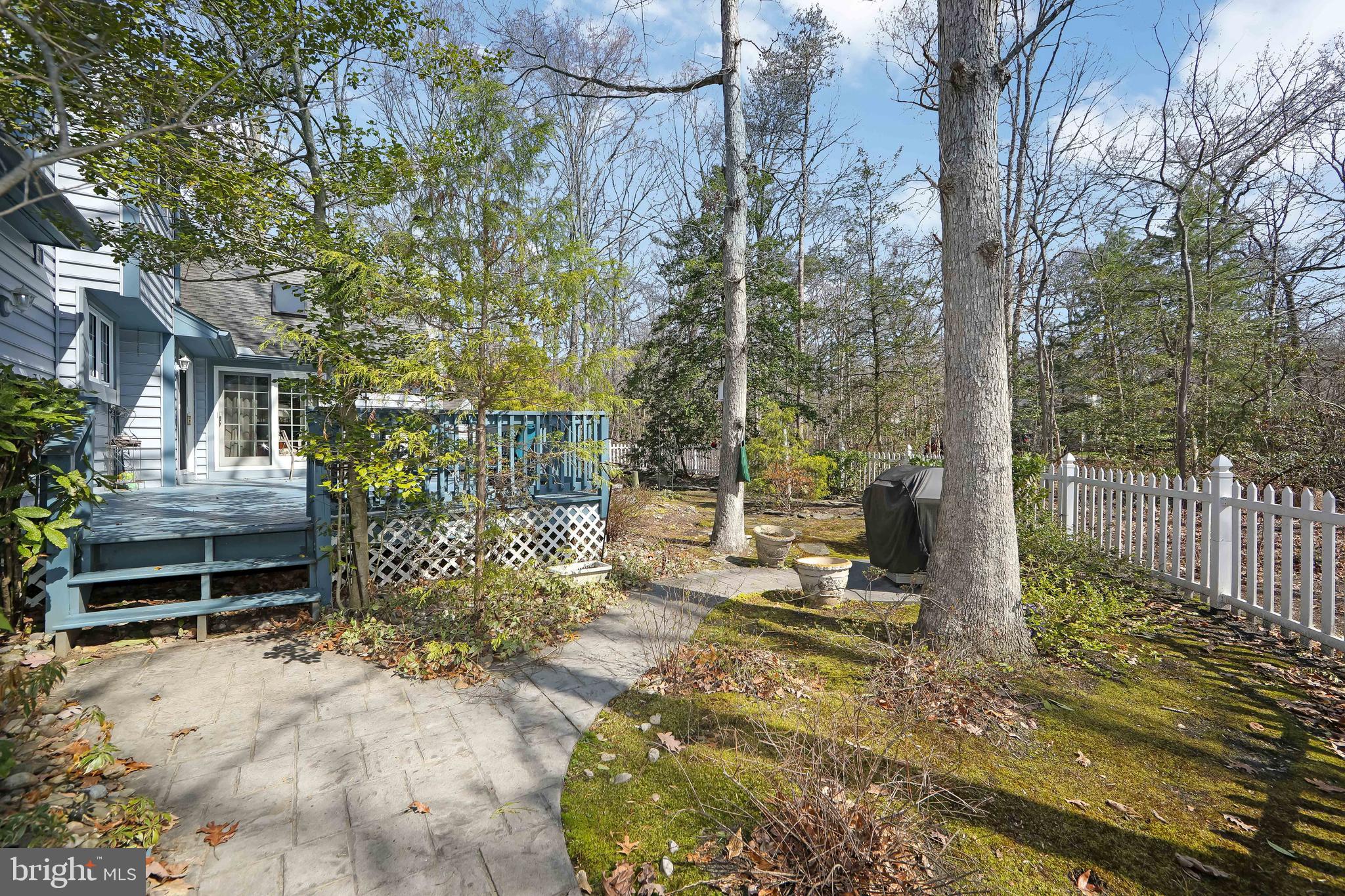 10 OAK TREE COURT
