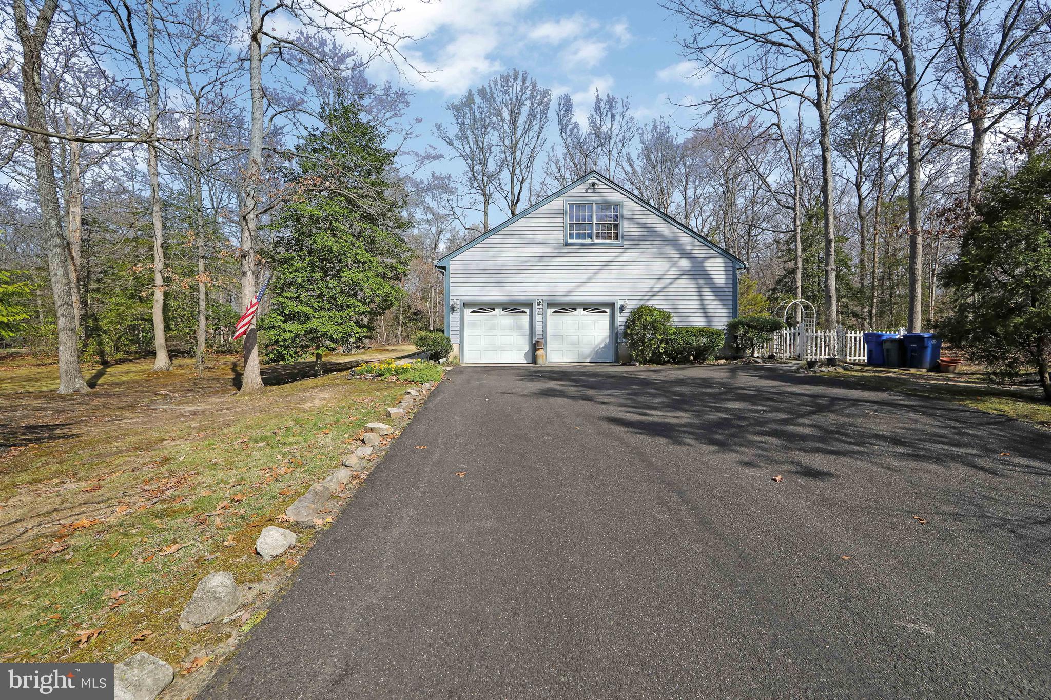 10 OAK TREE COURT