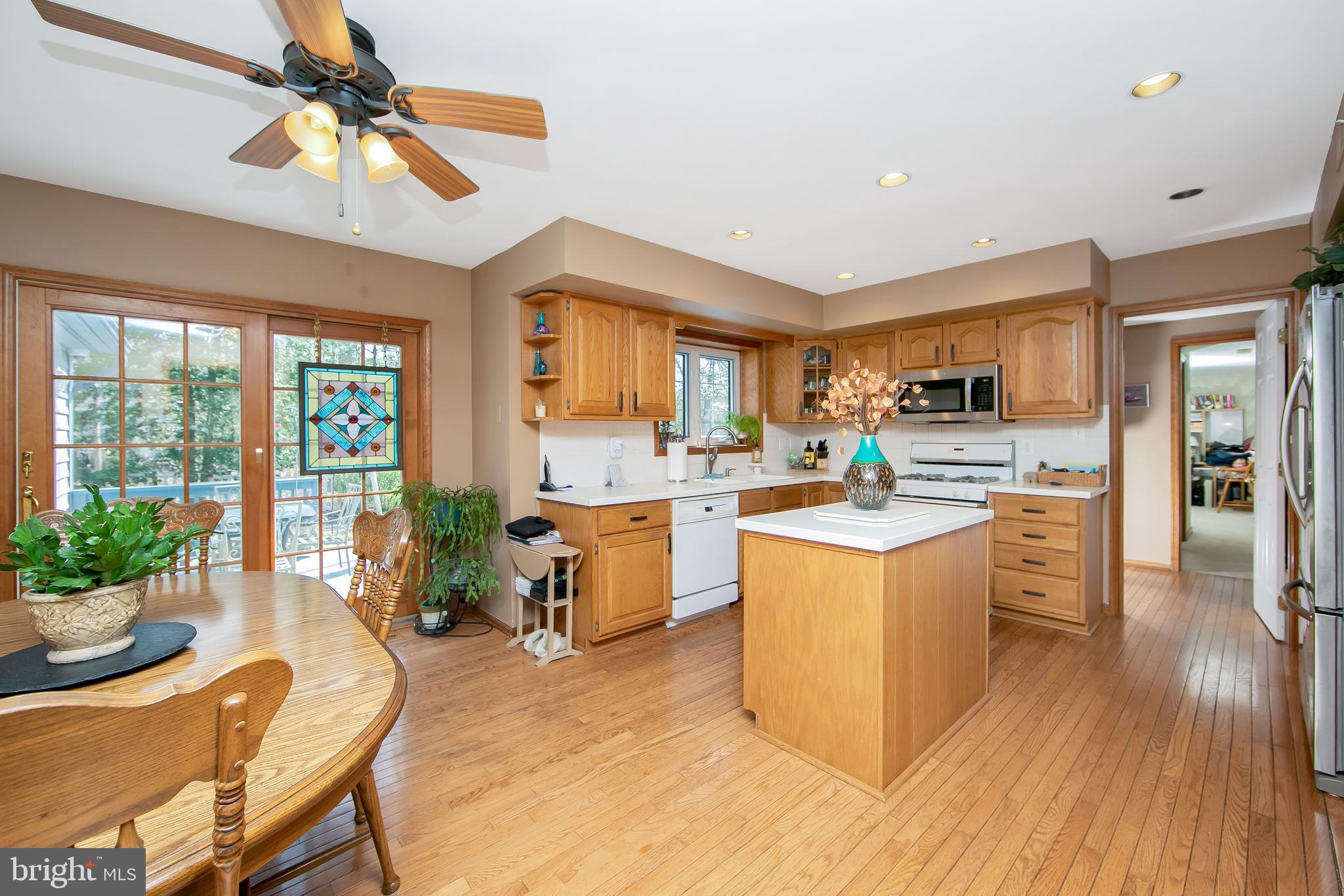 10 OAK TREE COURT