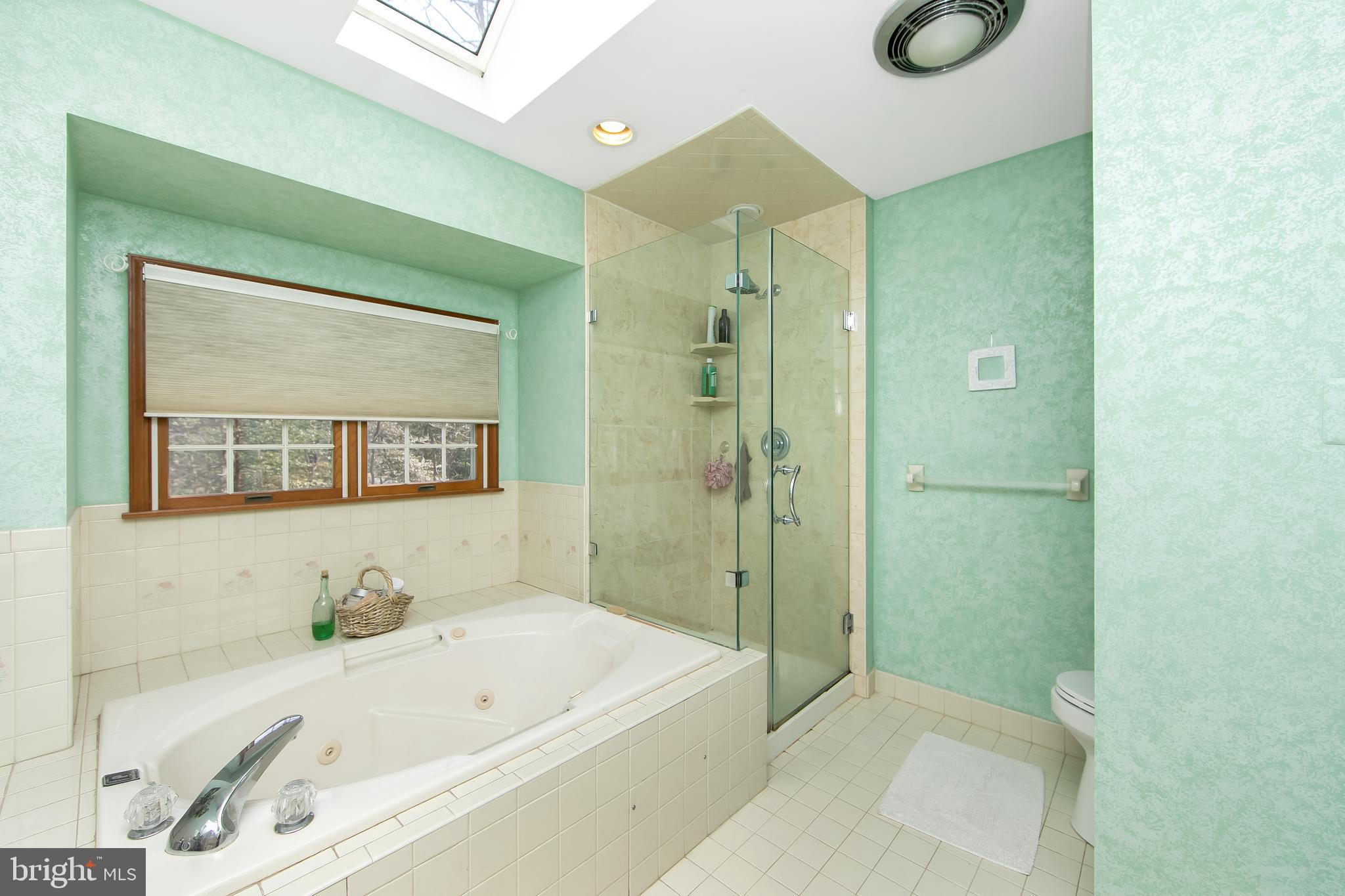 10 OAK TREE COURT