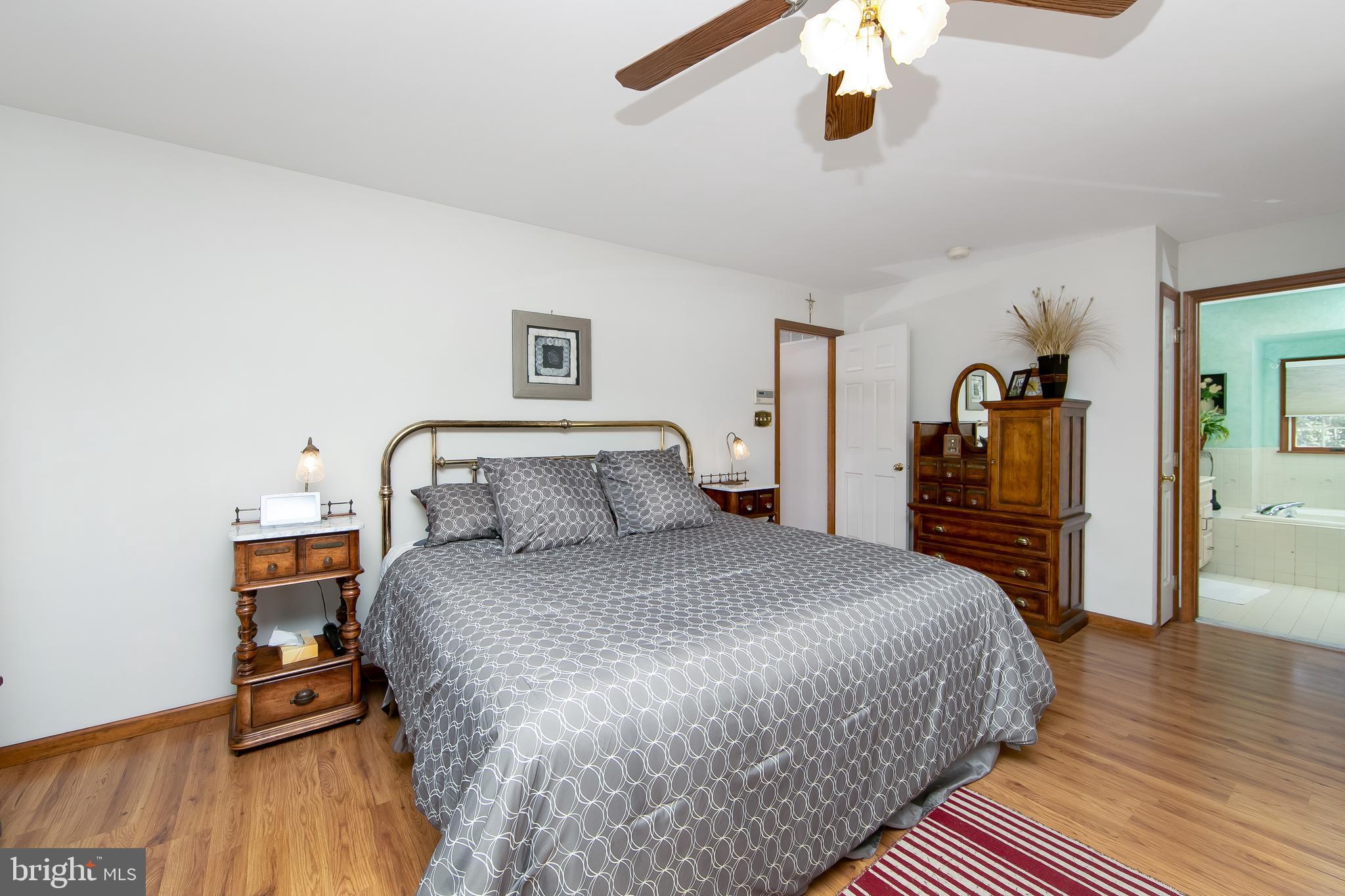 10 OAK TREE COURT