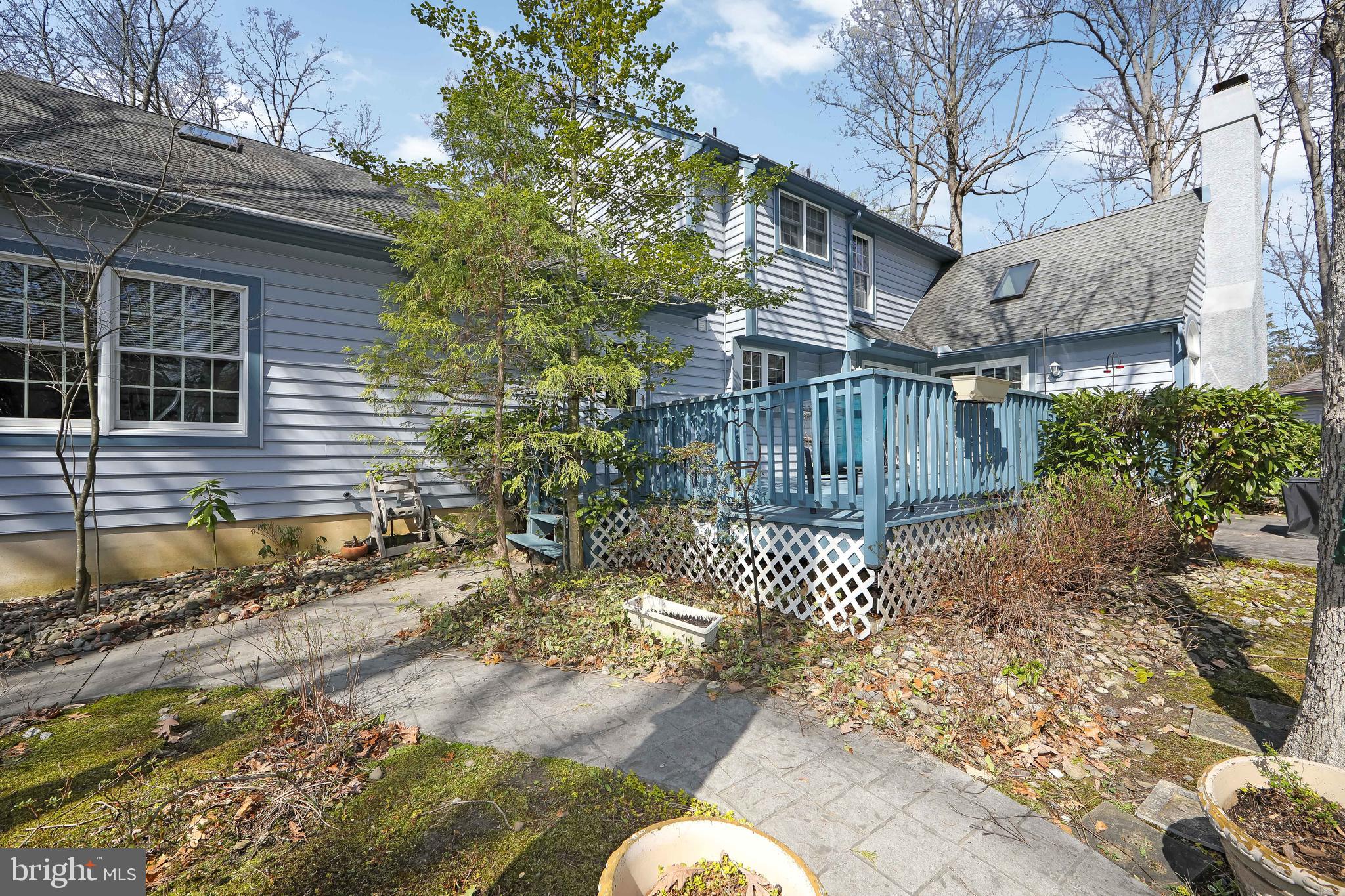 10 OAK TREE COURT