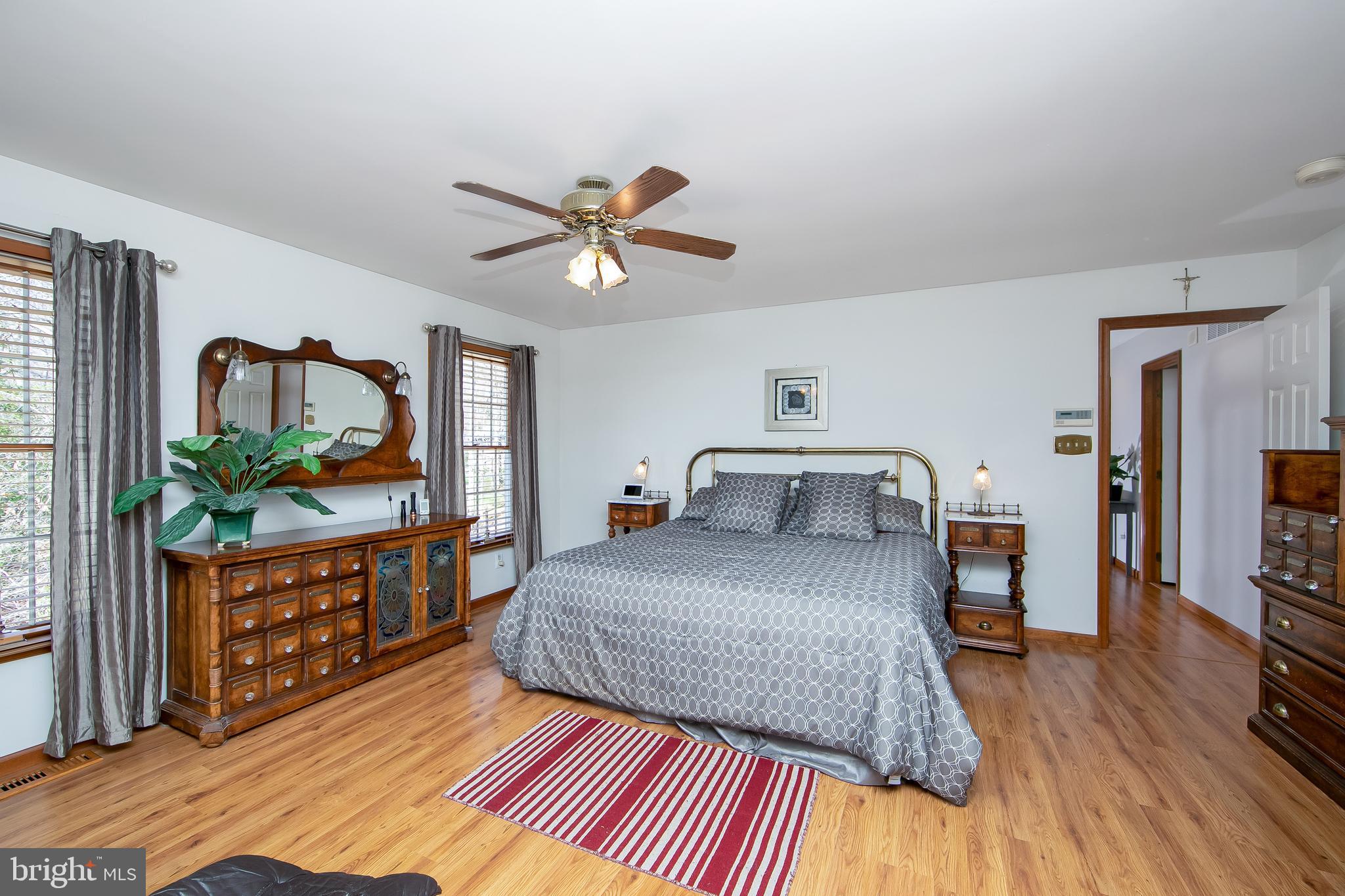 10 OAK TREE COURT