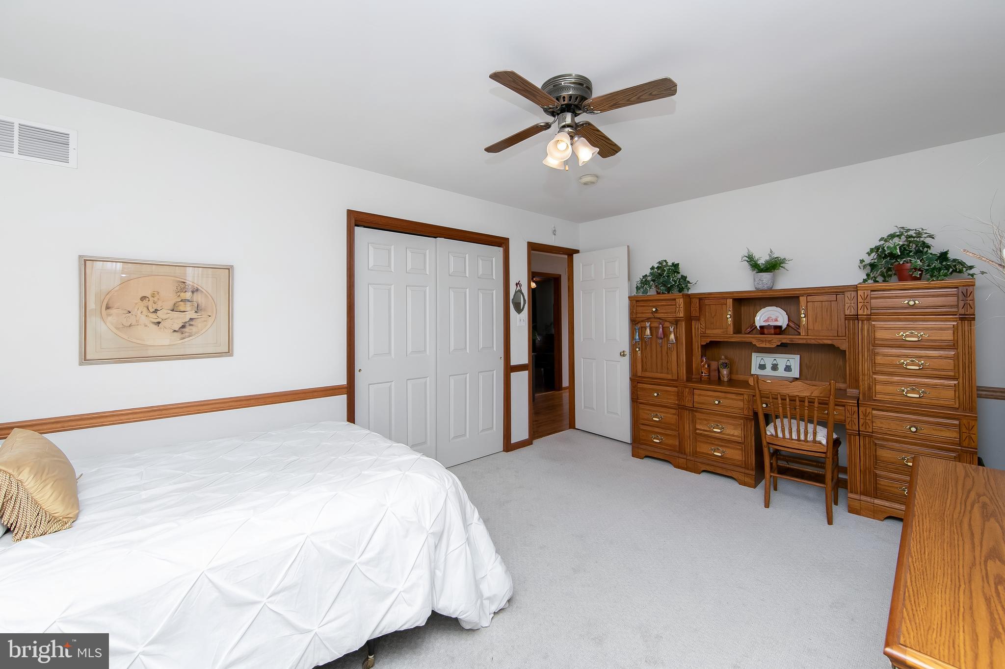 10 OAK TREE COURT