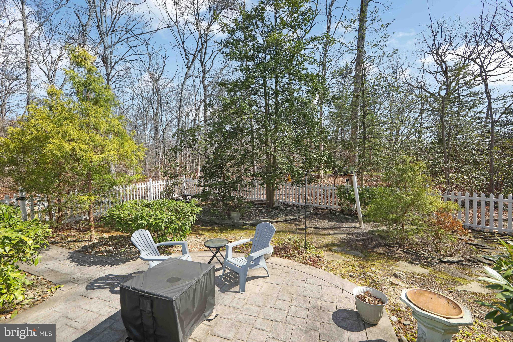 10 OAK TREE COURT