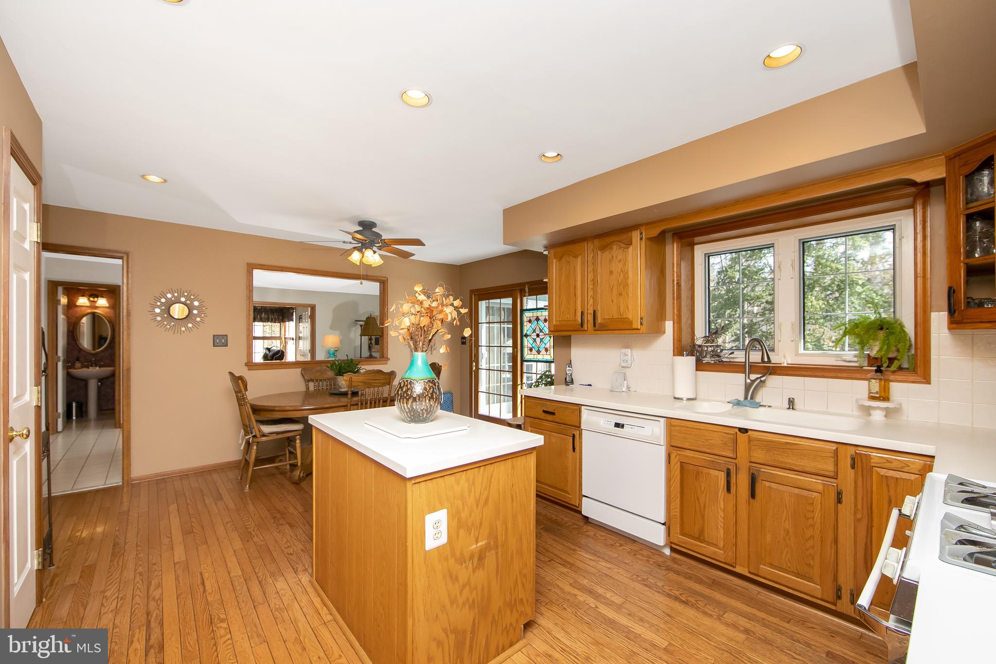 10 OAK TREE COURT