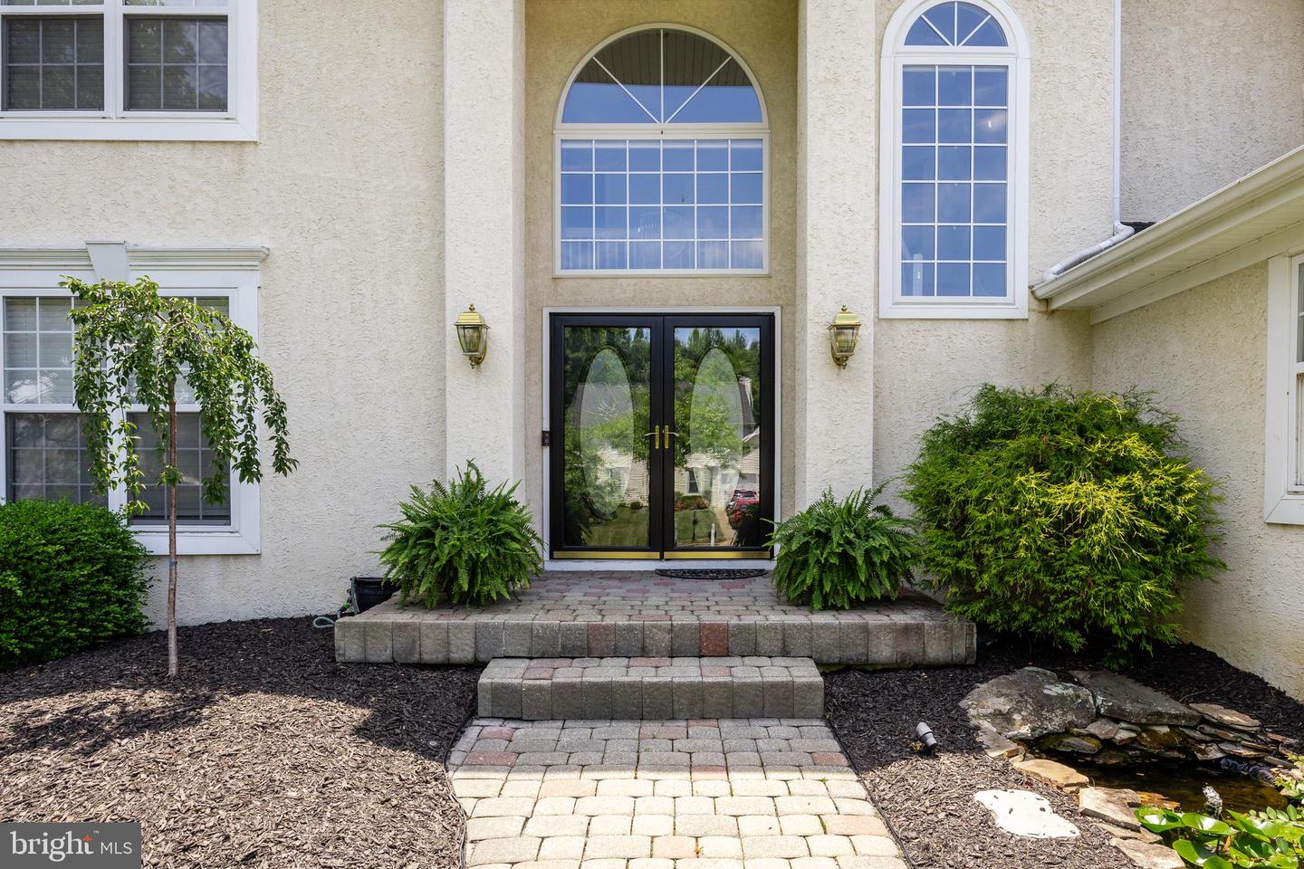 2 Parkdale Pl