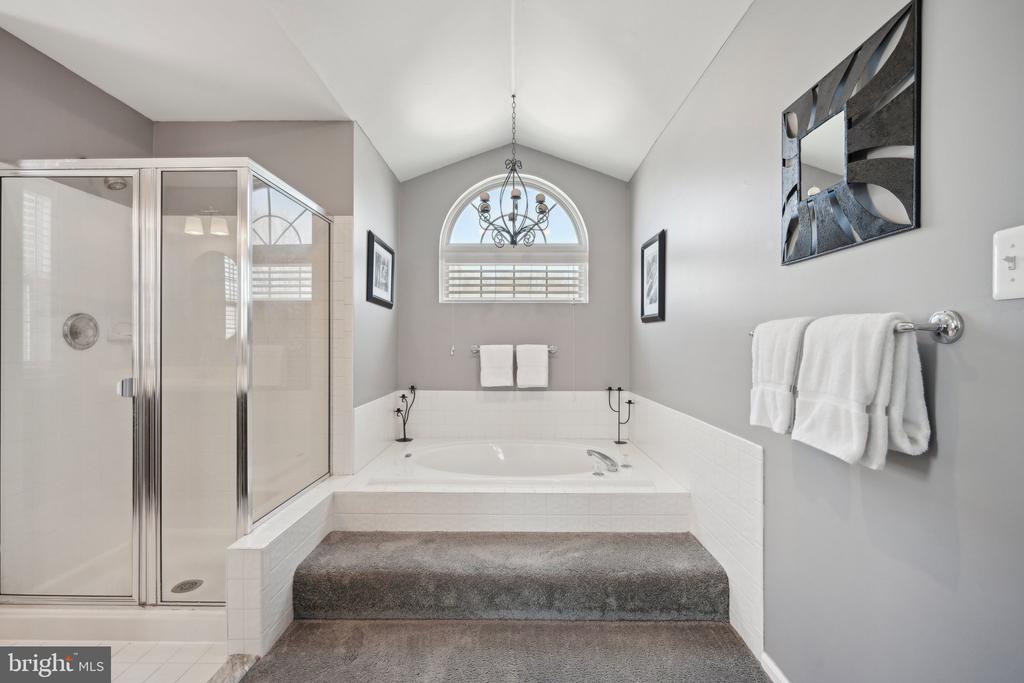 2 Parkdale Pl