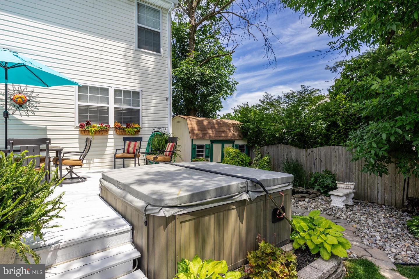 2 Parkdale Pl