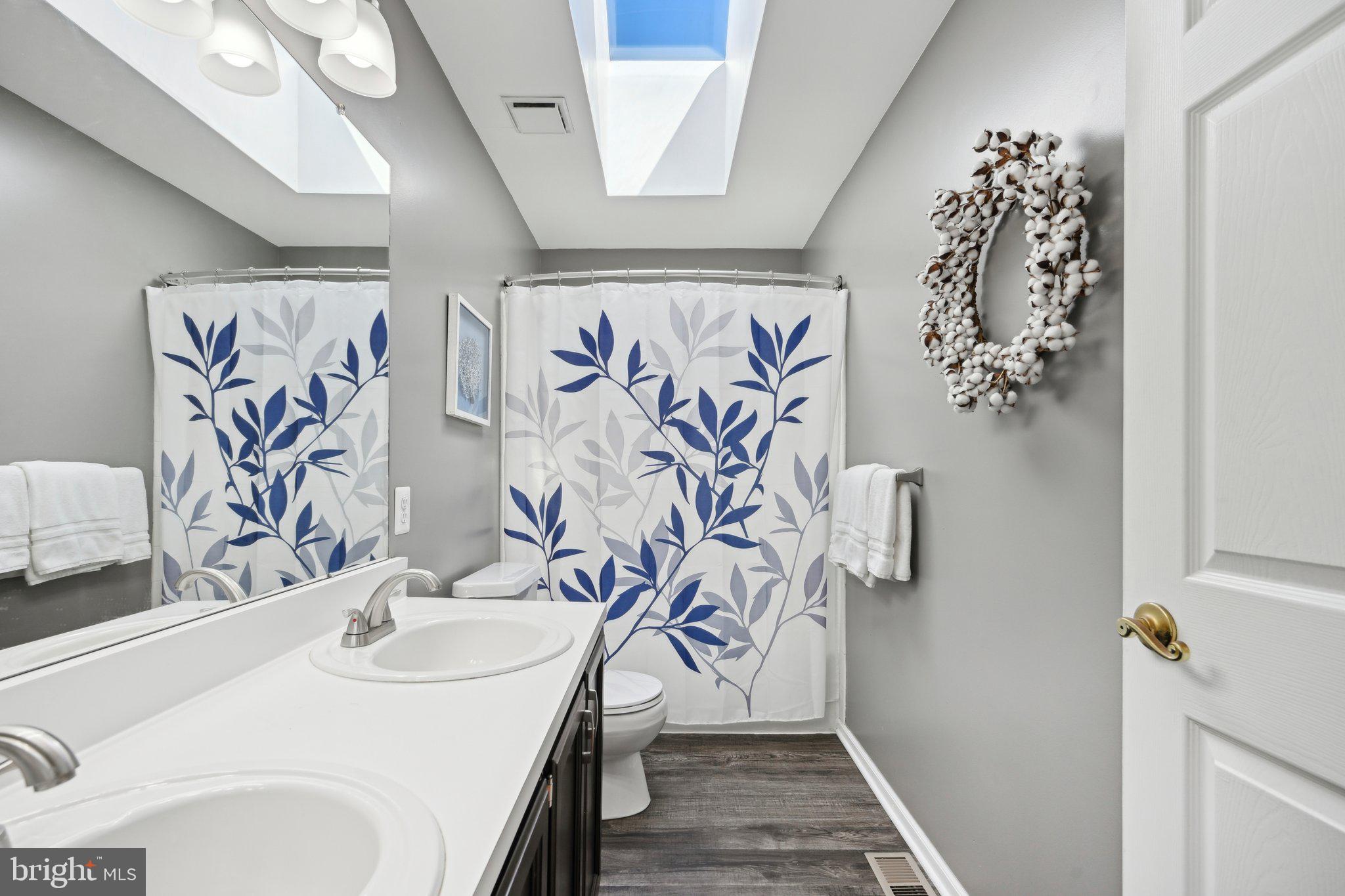 2 Parkdale Pl