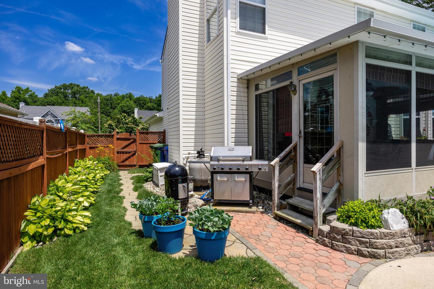 2 Parkdale Pl