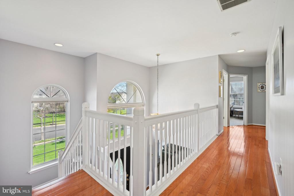 2 Parkdale Pl