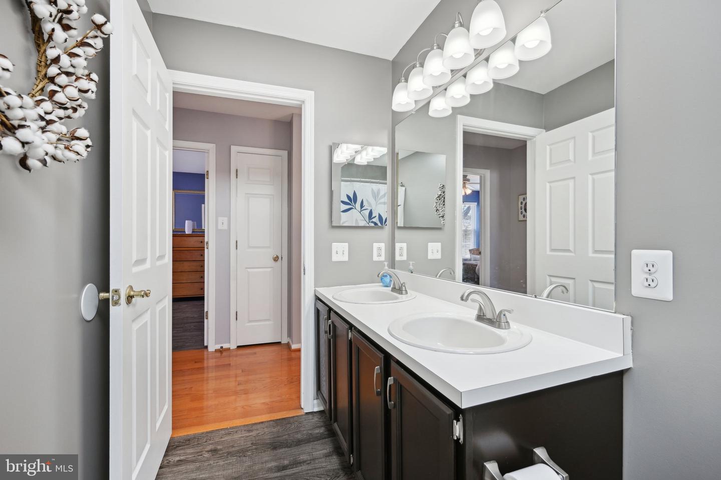 2 Parkdale Pl
