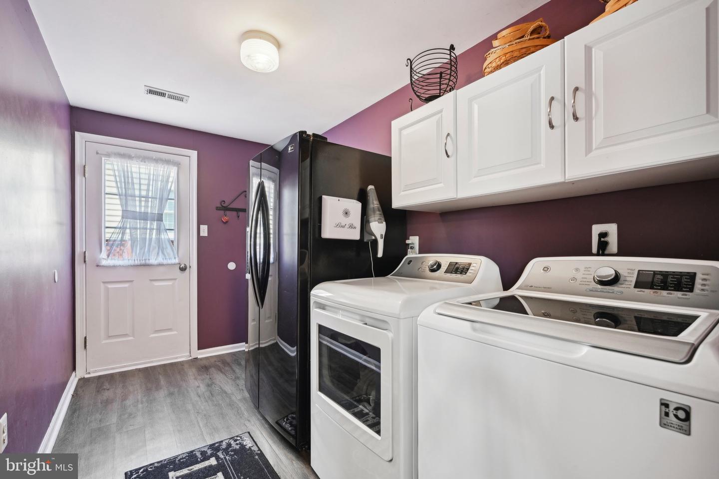2 Parkdale Pl