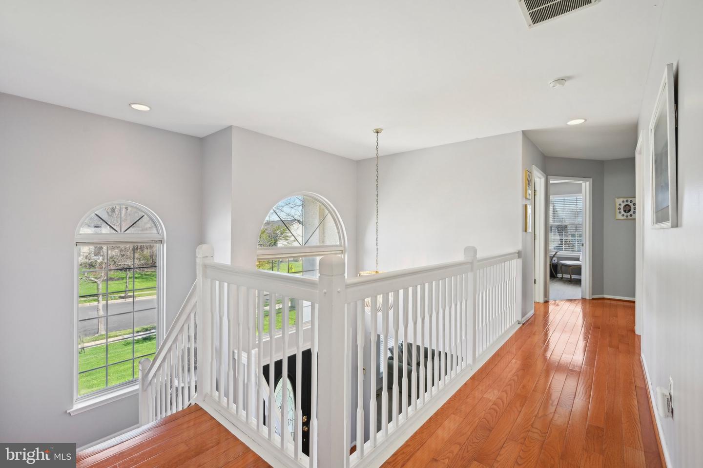 2 Parkdale Pl