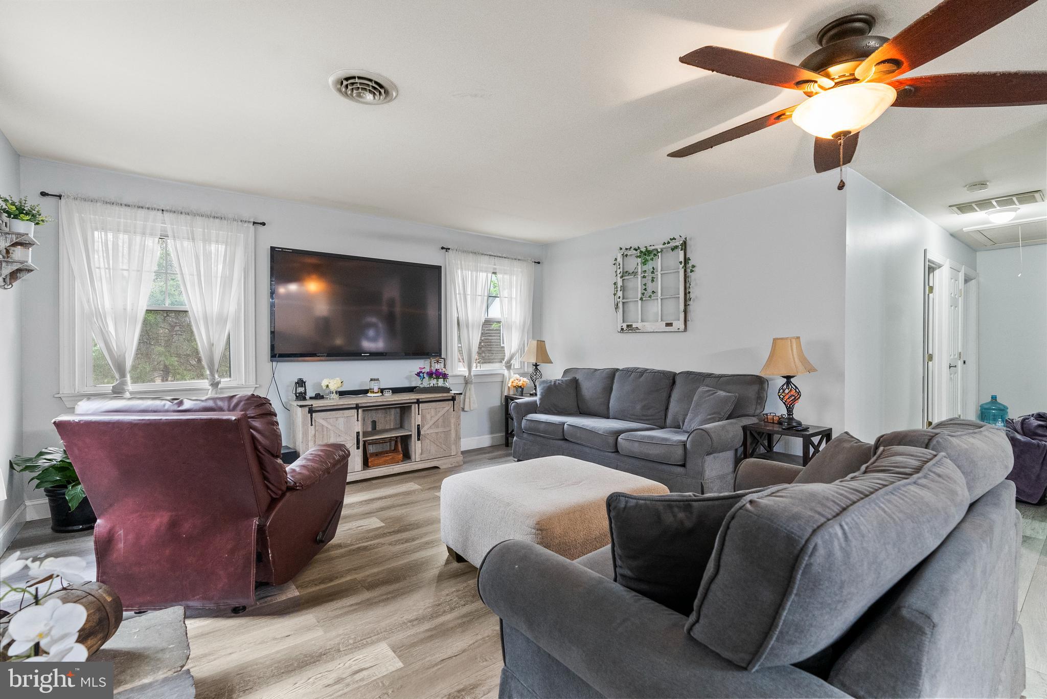 206 E Upper Park Rd