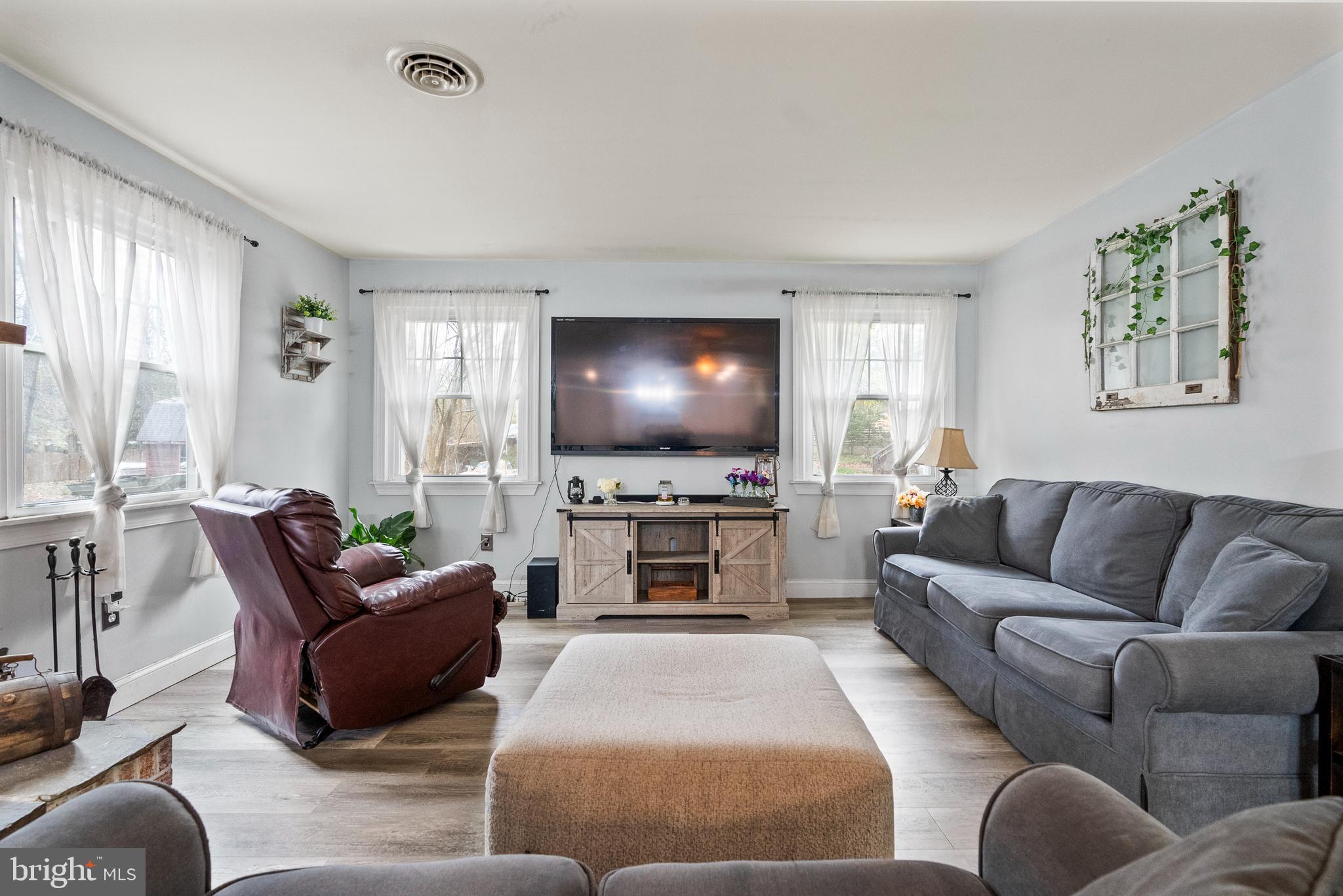 206 E Upper Park Rd