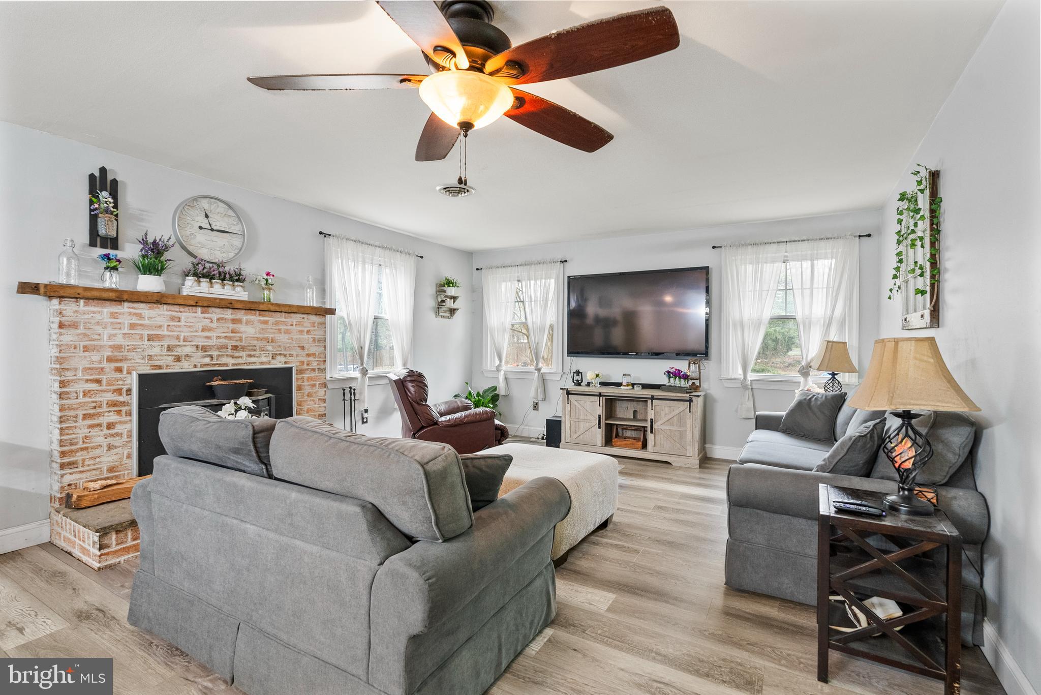 206 E Upper Park Rd