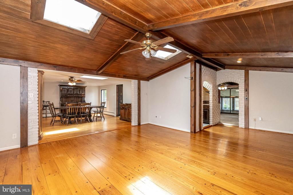 520 POWELL ROAD