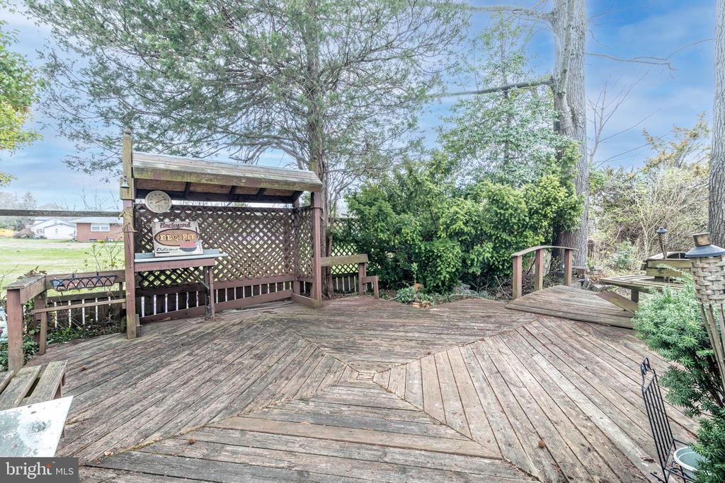 520 POWELL ROAD