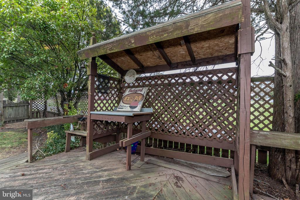 520 POWELL ROAD