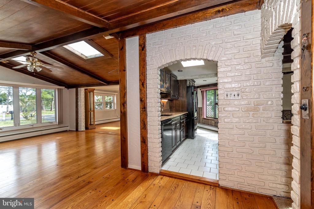 520 POWELL ROAD