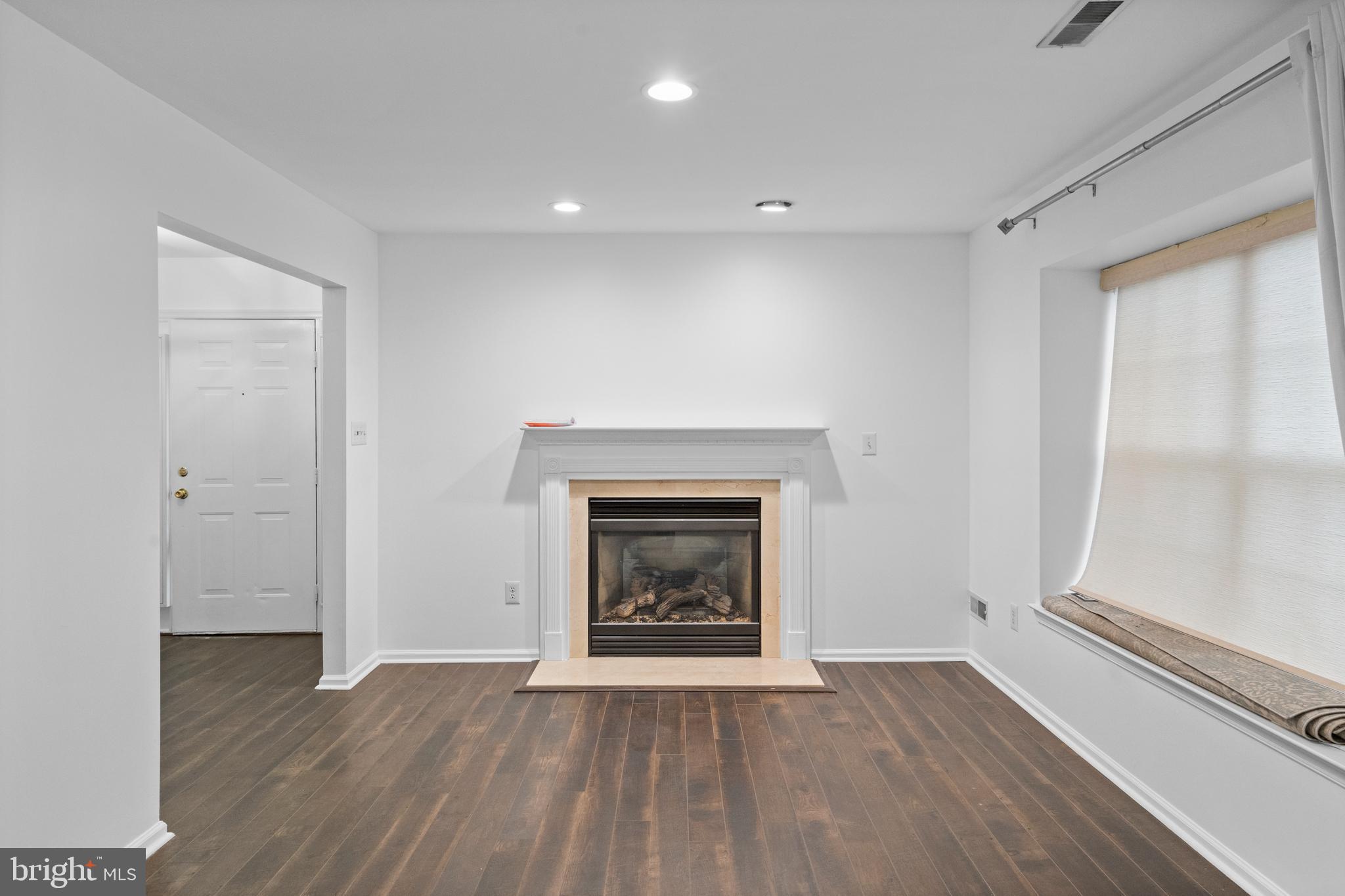 4204 BUXMONT RD