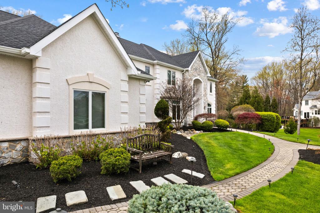 4 ROCKCRESS WAY