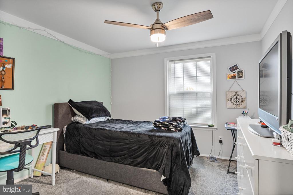 102 Bayberry Ct