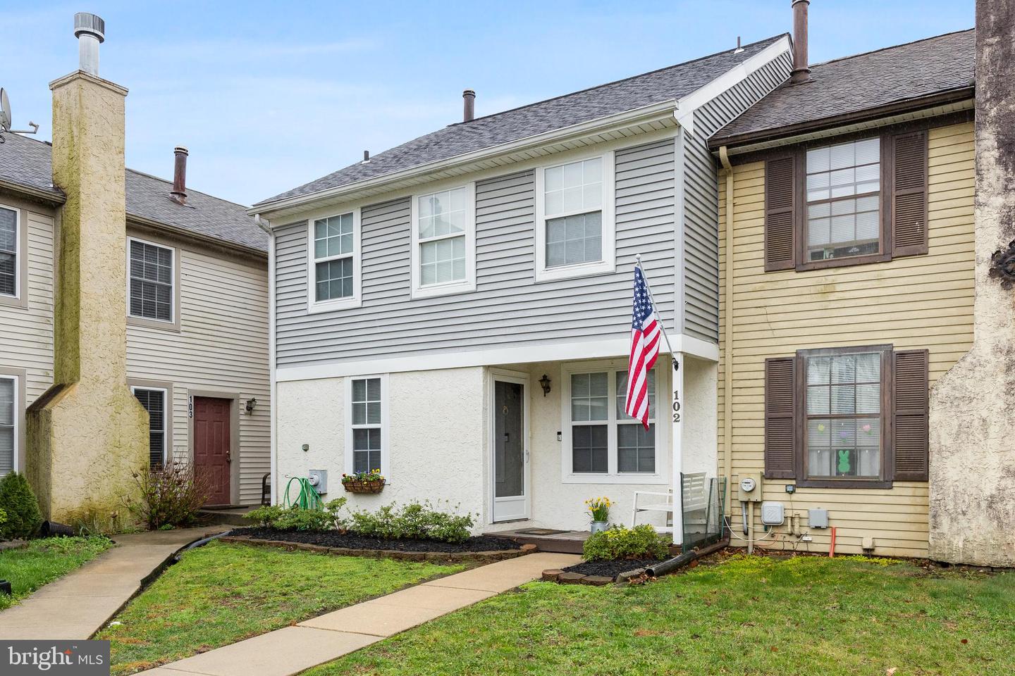 102 Bayberry Ct