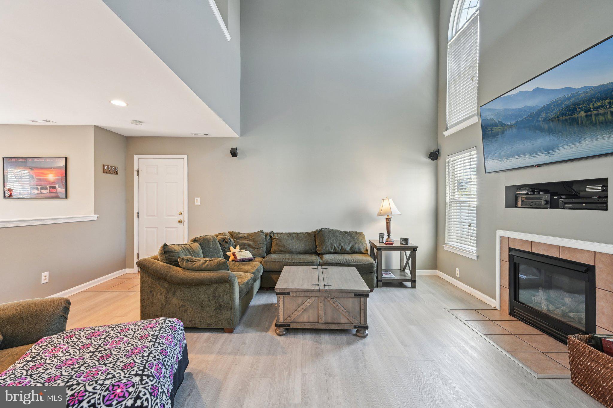 11 Winterset Ln