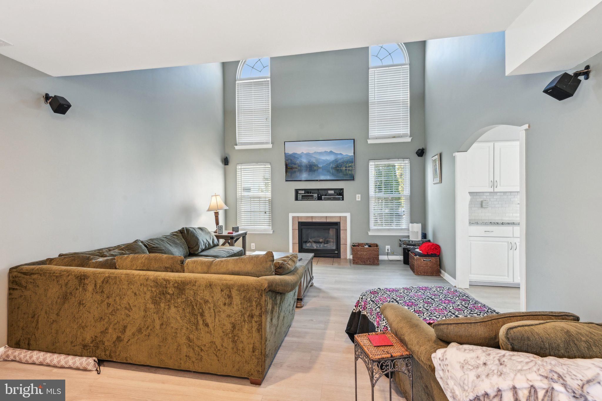 11 Winterset Ln