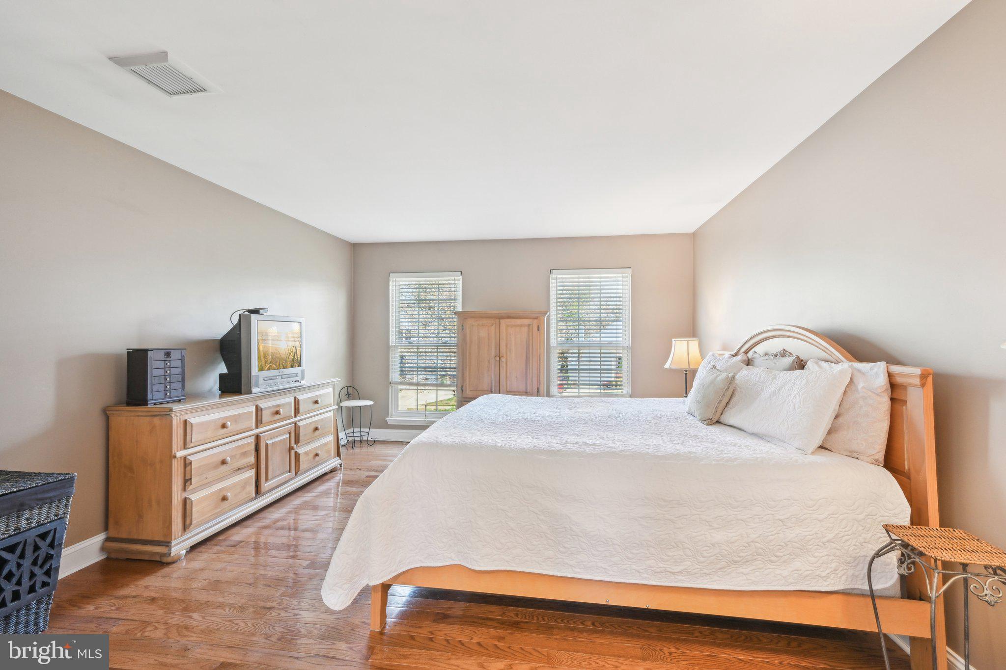11 Winterset Ln